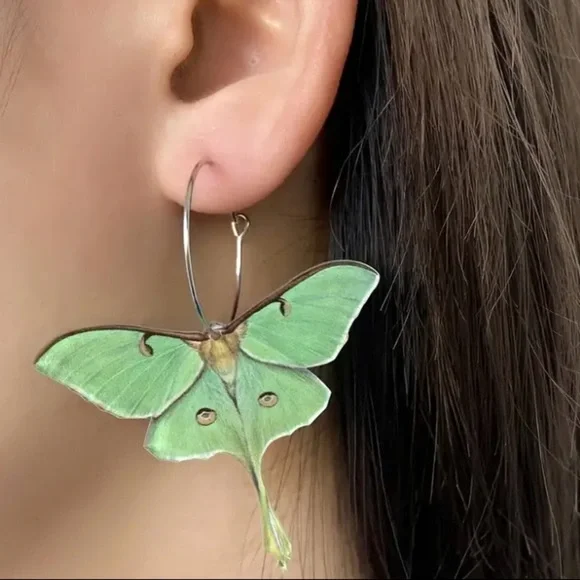 ✨ModCloth Soren Luna Moth Acrylic Earrings - Picture 2 of 5